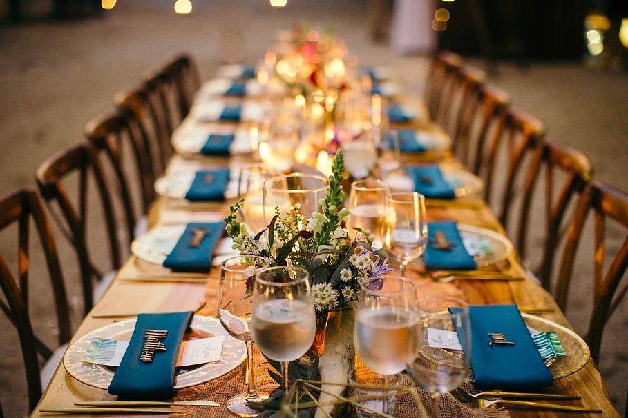 Long imperial wedding table on exposed wood