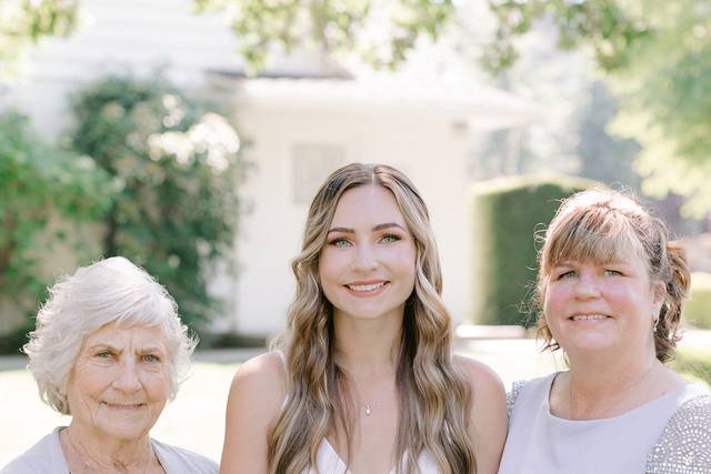 Elli + Grandma + Mum