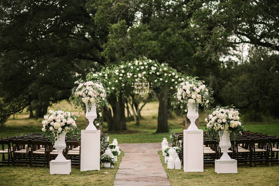 Outdoor wedding aisle