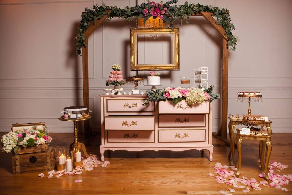 Drawers and decor