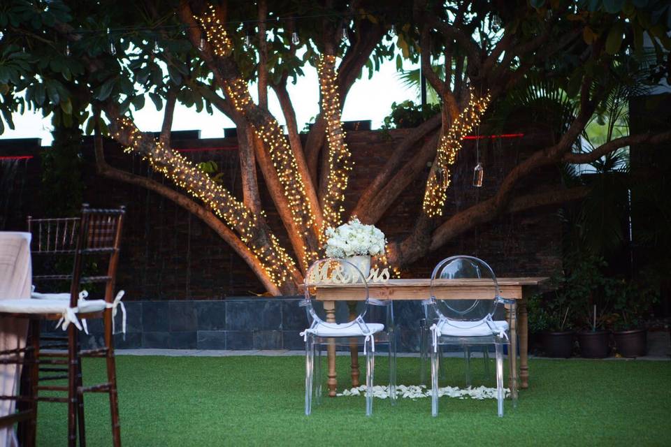 Newlyweds' table