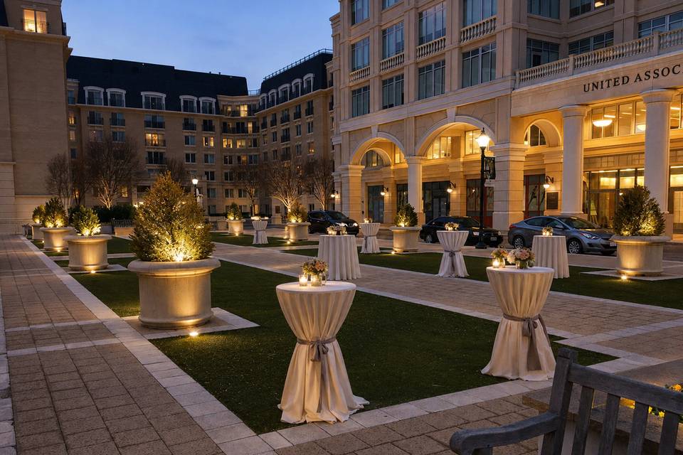 Cocktail Reception on the lawn