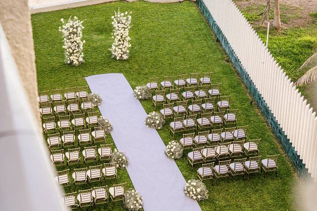 Candid Blooms Studio