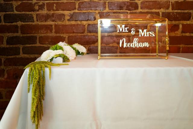 Perfect Cake Table Adornment