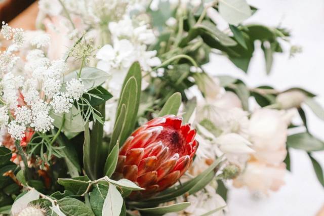 Round Table Centerpiece Full