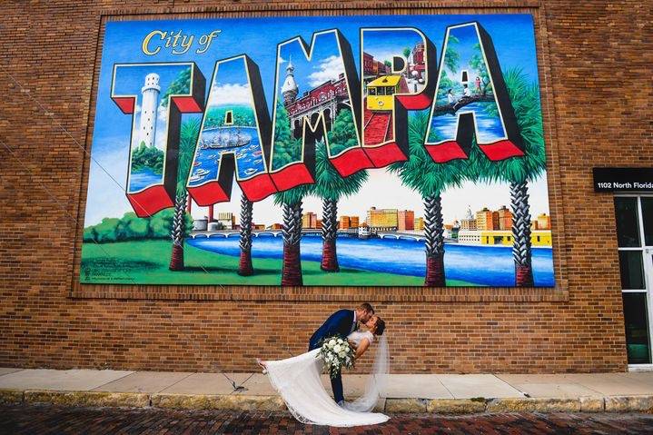 Mural, tampa, kissing, bright