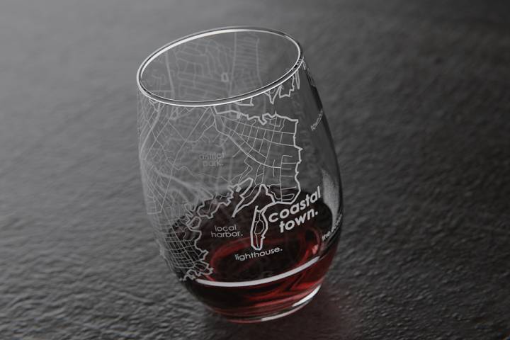 City map wine glass