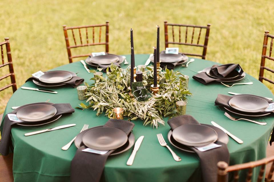 Forest & Black tablesetting