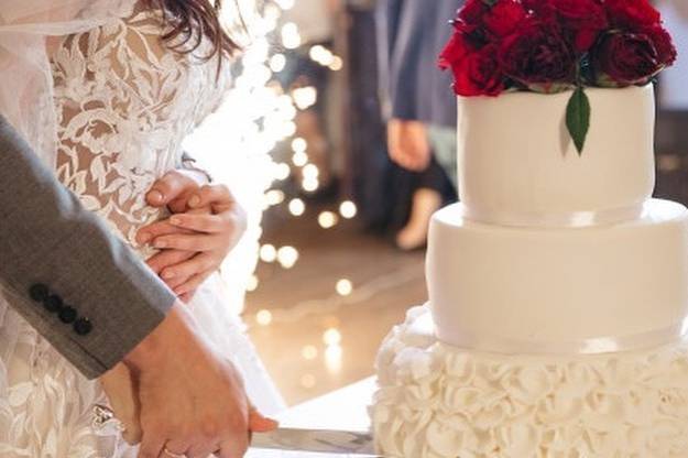 Cutting the cake