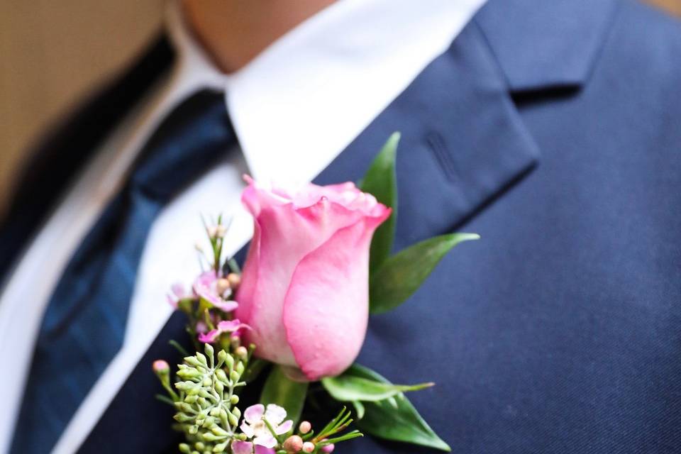 Simple groom boutonniere
