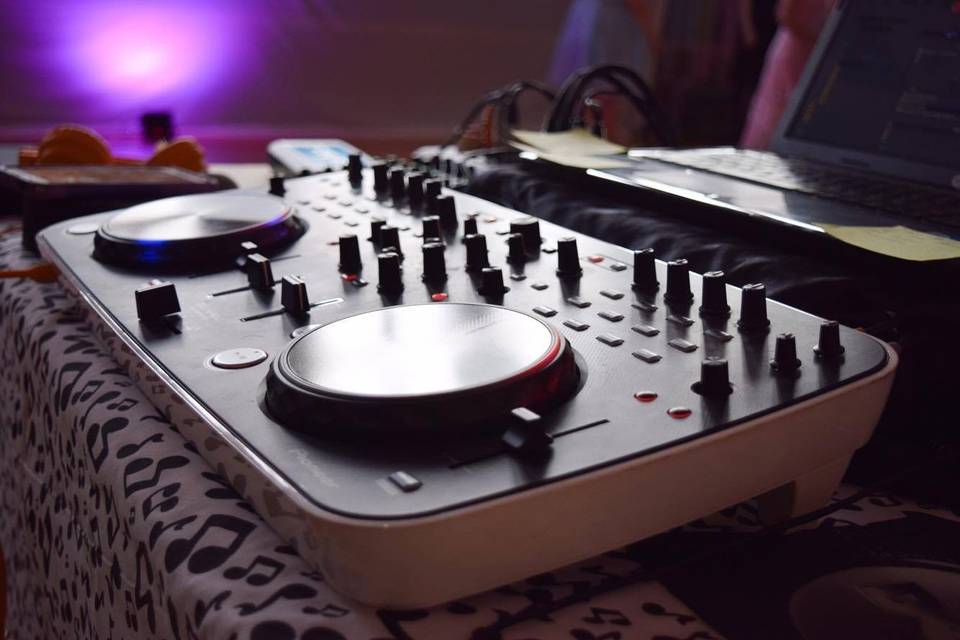 DJ instrument
