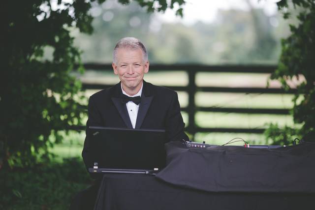 Dance Machine DJ Service