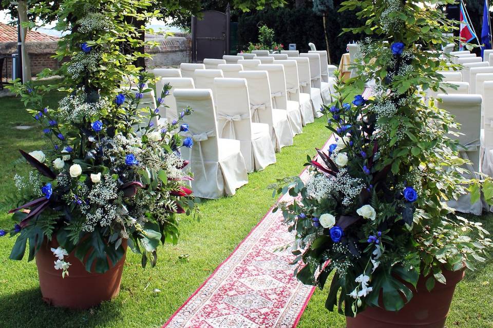 Garden ceremony aisle