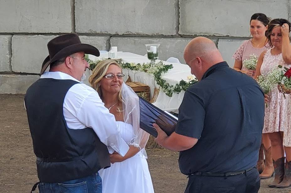 Barn wedding ceremony