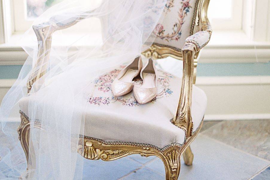 Bridal viel and shoes