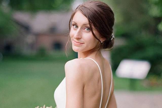 Backless wedding dress