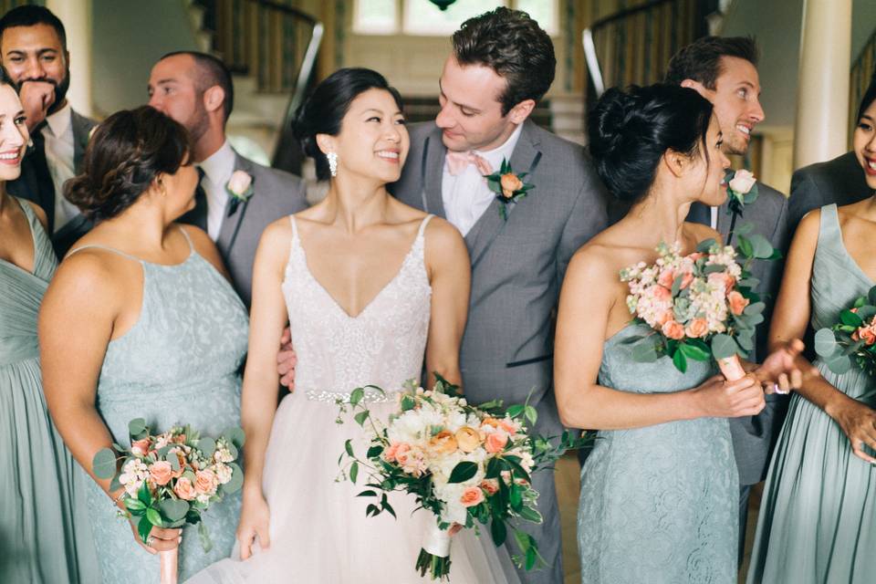 Newlyweds, bridesmaids and groomsmen