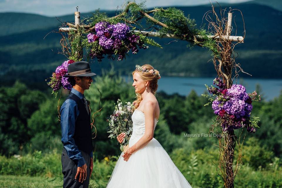 Newlyweds under the arch