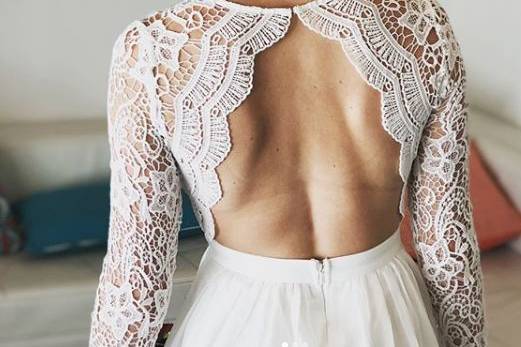 Backless sleeved wedding dress