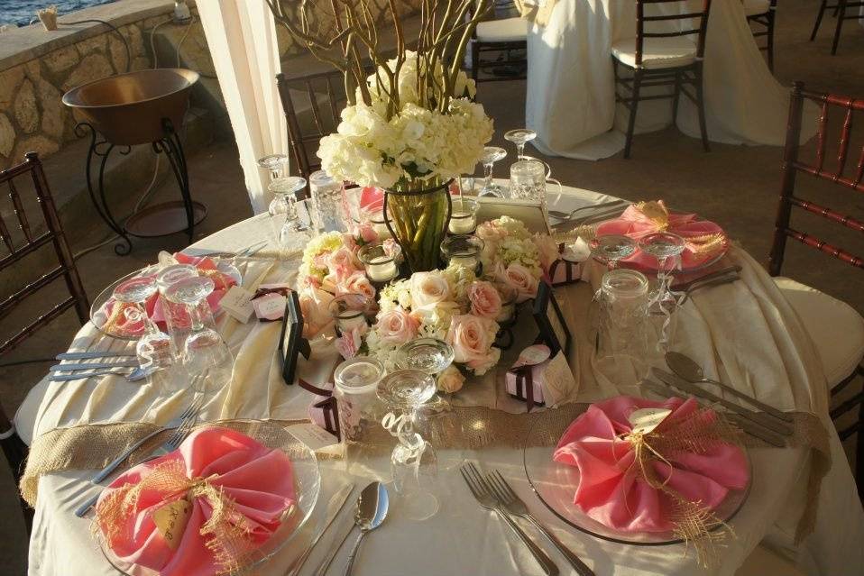 This delicate pink palette consisted of ranunculus, English garden roses, spray roses & hydrangeas...thrown in with some shabby chic touches of burlap & curly willow