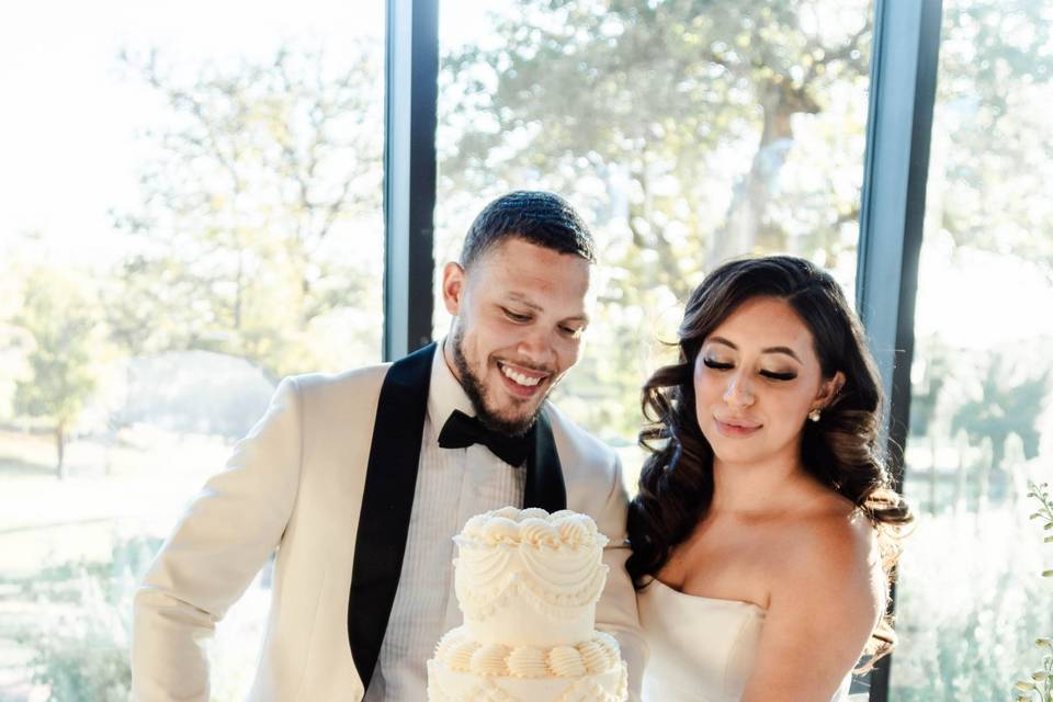 Cake cutting by window