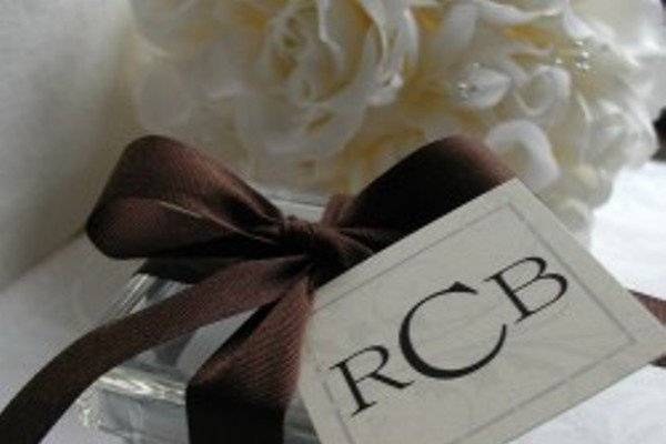 Custom and personalized tags, seals and chocolate wrappers - create a theme for your wedding!