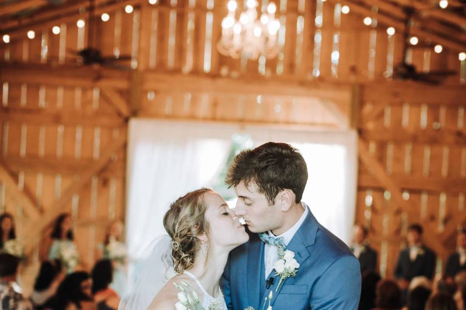 Kiss | Kathryn Elisabeth Photographs