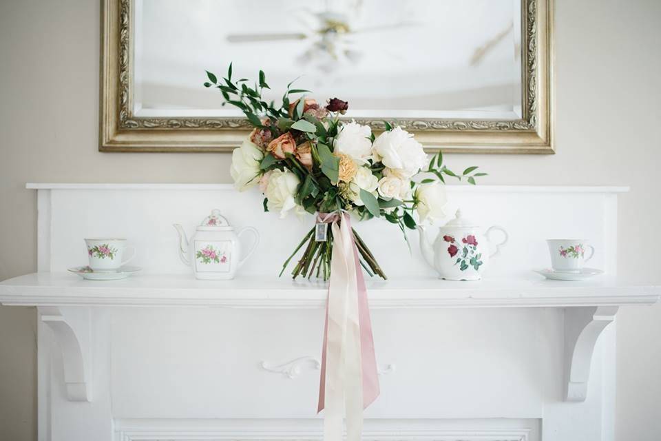 Wedding bouquet | Photo Credit: Kathryn Elisabeth PhotographsFlorist: Wrennwood Design