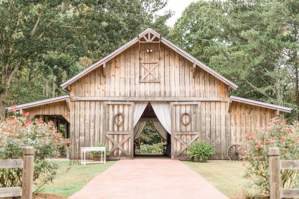 Barn exterior | Virginia Greene Photography