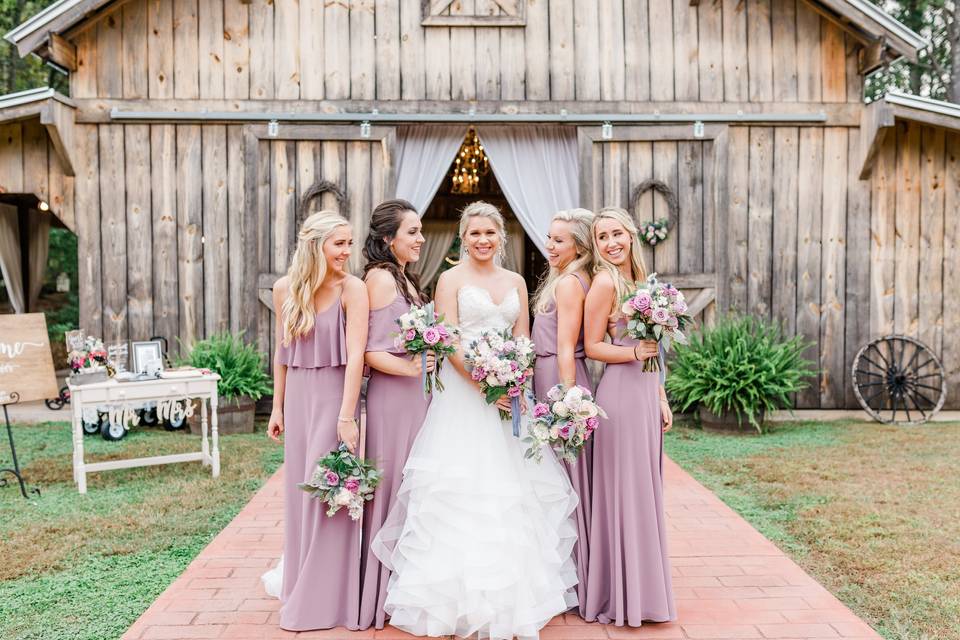 Bride with her bridesmaids | Virginia Greene Photography