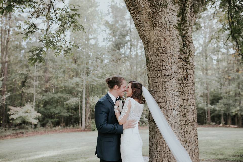 Newlyweds about to kiss | Connie Marina Photography