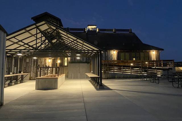 BBQ & Dining