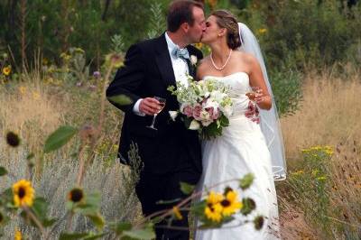 A sweet kiss in denver gardens