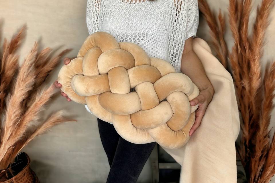 Little Cloud Knot Pillow