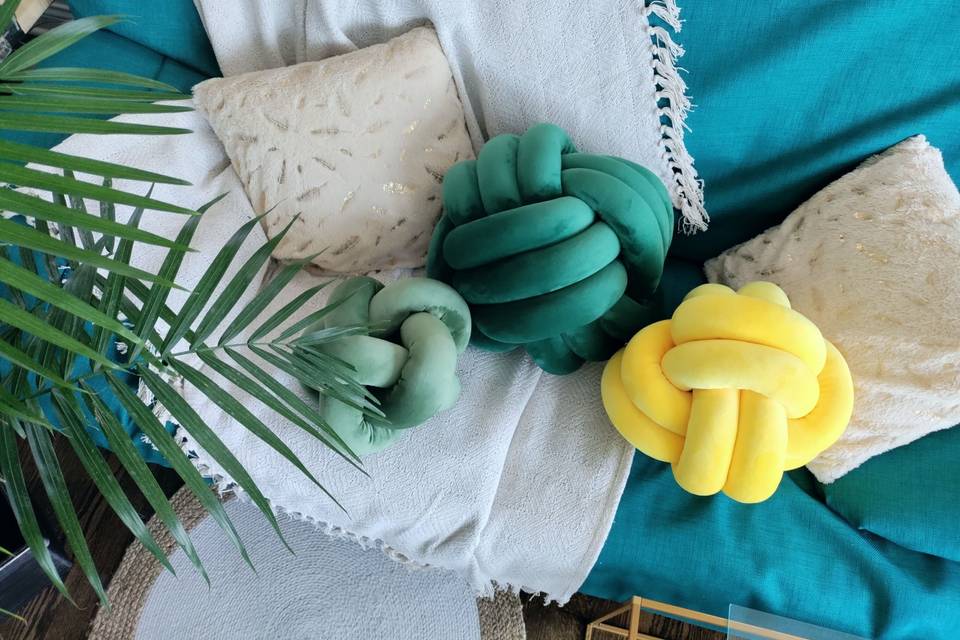 Ball knot pillows