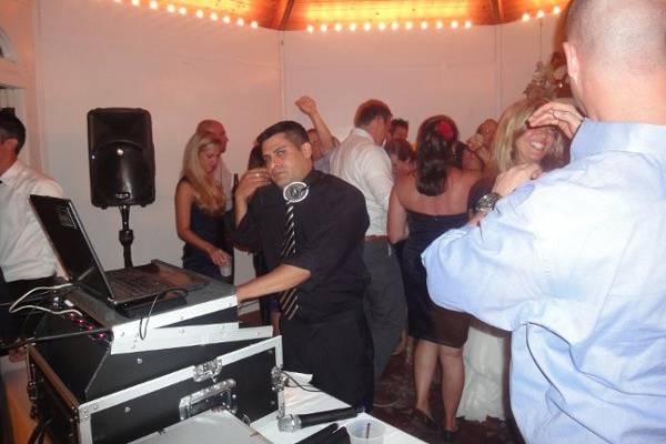 DJ Marcus at Oscar Swan