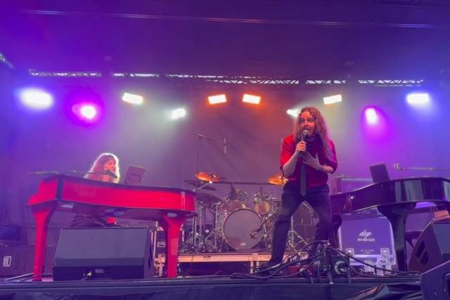 Sparky 86 Dueling Pianos