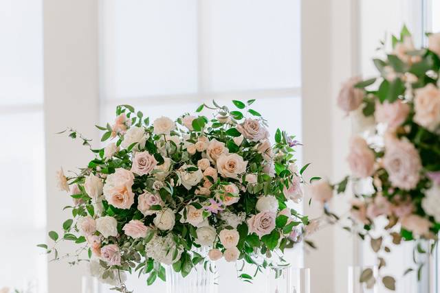 Romantic hues at Canyon Gate