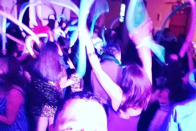 DJ ROBERTO LIVE ENTERTAINMENT