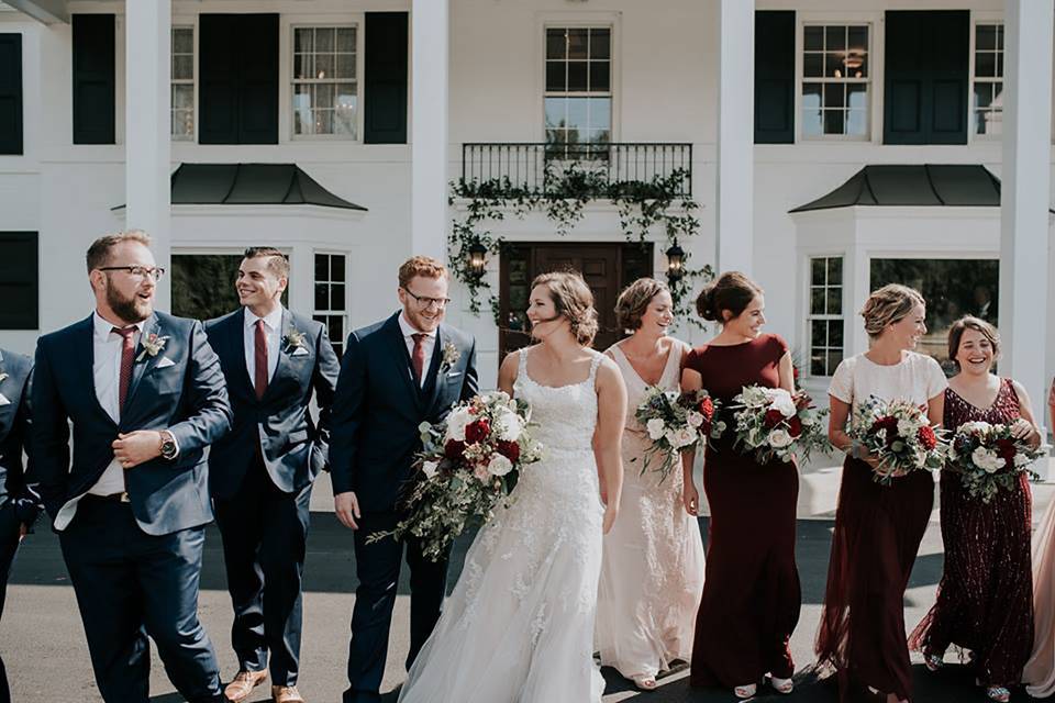 The couple with the bridesmaids and groomsmen