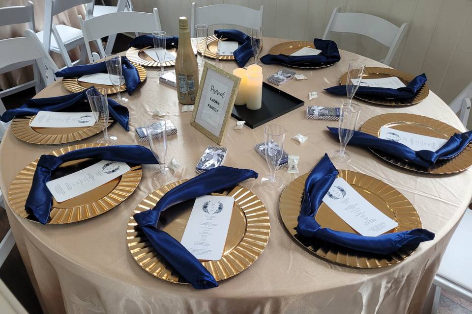 Guest table decor, navy, gold