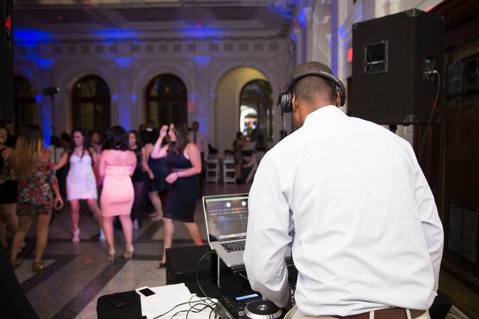 DJ Qwest Mobile DJ Service