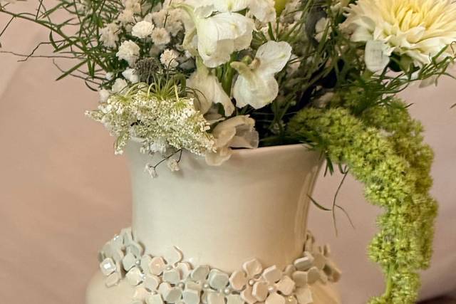 Hydrangea vase w/pearls2
