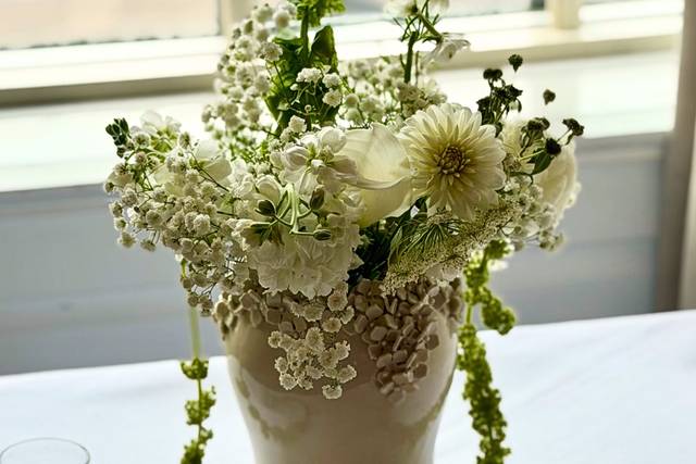 White hydrangea vase w/pearls