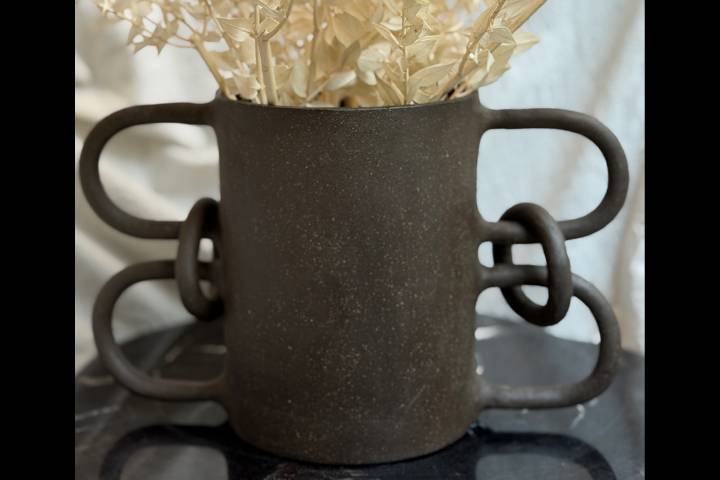 Loop vase