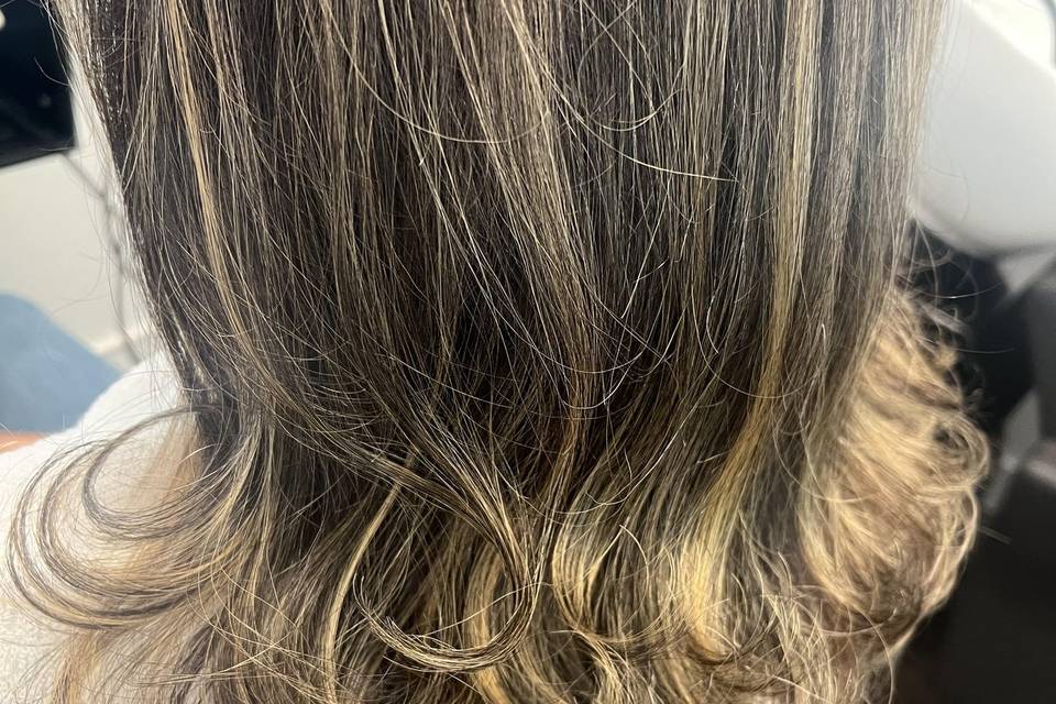 Blowout brush curl