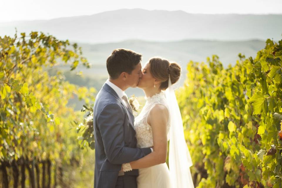 Kisses among the vineyard