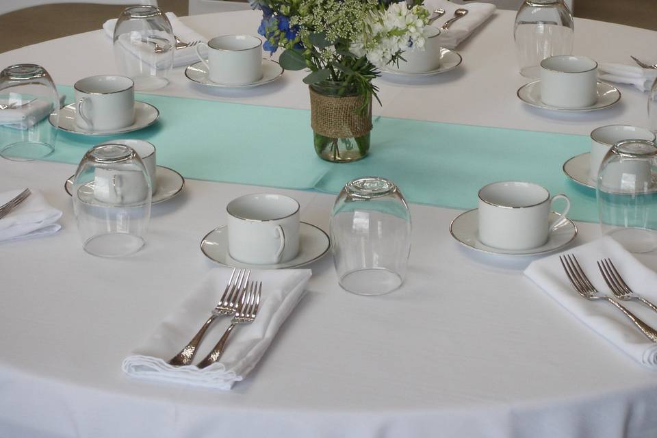 Table setting and centerpiece