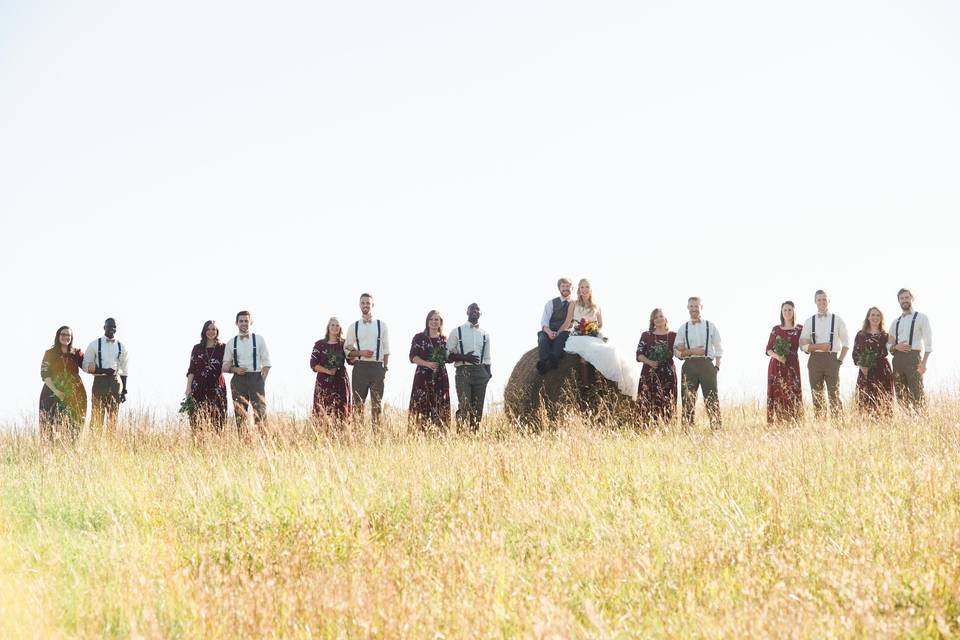 Couple with bridesmaids and groomsmen