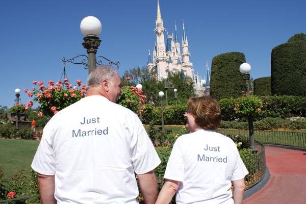 They had matching tshirts for after the ceremony!